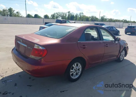 2005 Toyota Camry Le z USA, uszkodzony, nr VIN 4T1BE32K75U013544